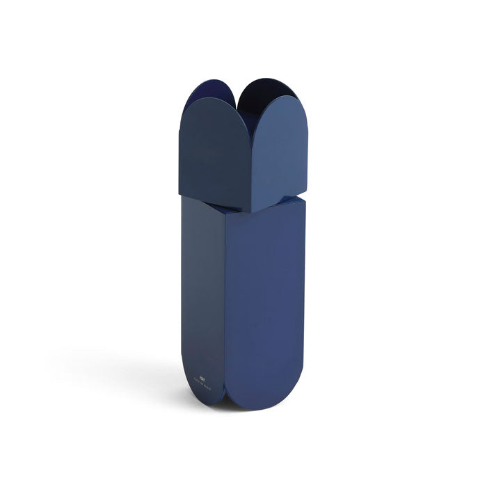 Arcs Salt & Pepper Grinder in dark blue von HAY