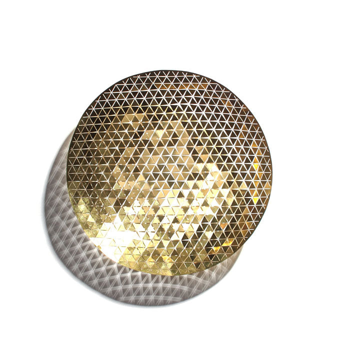 Schale «Push» in brass von Fundamental Berlin