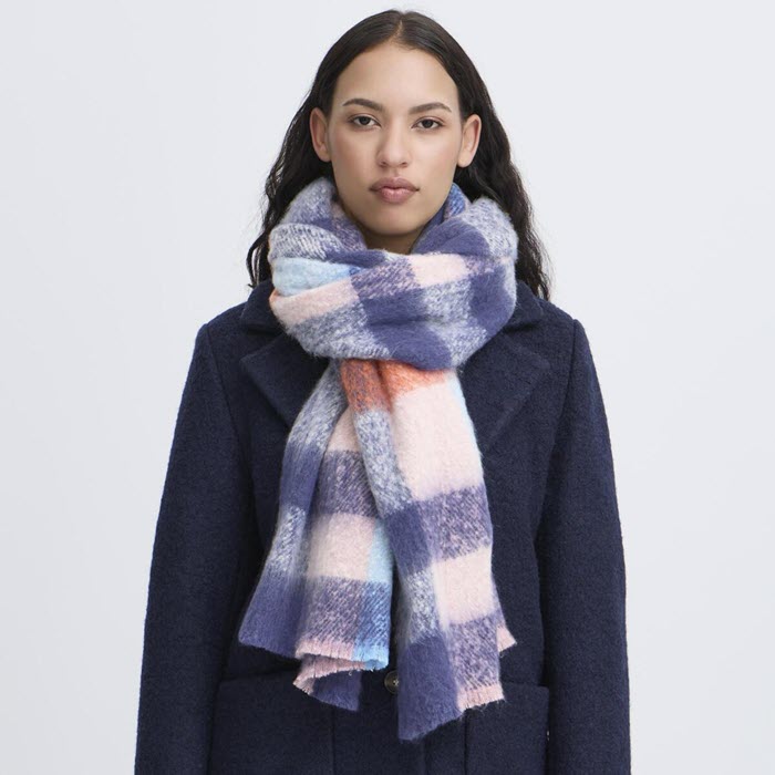 Schal «Laja» in patriot blue von ICHI