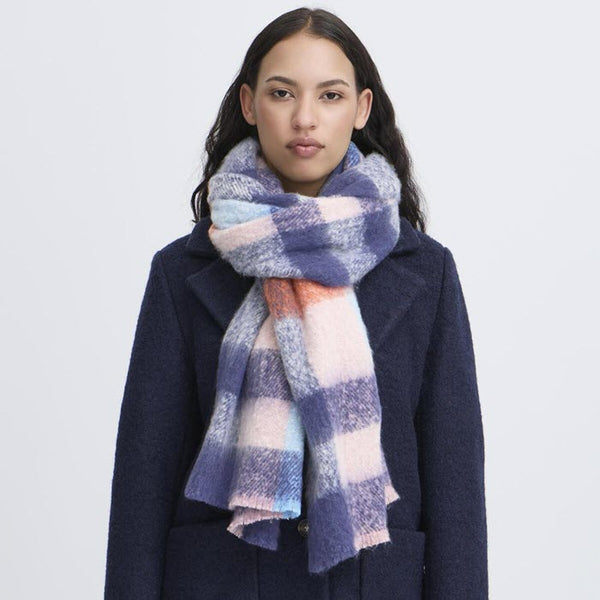 Schal «Laja» in patriot blue von ICHI