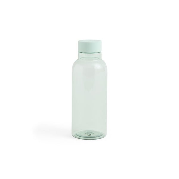 Miz Water Bottle 0.54 litre in ice blue von HAY