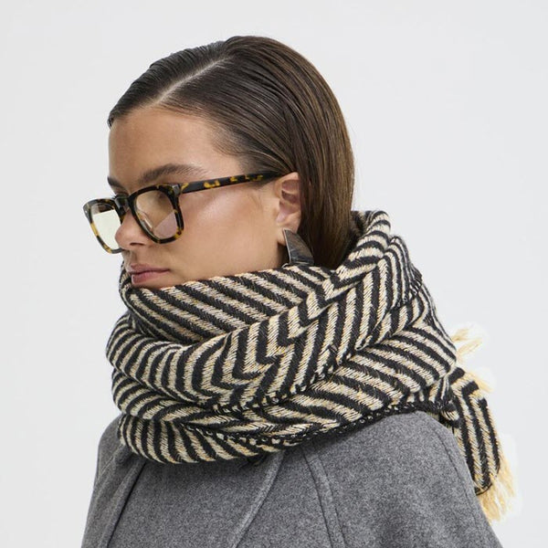 Schal «WETALLIC» in Black Mix von b.young