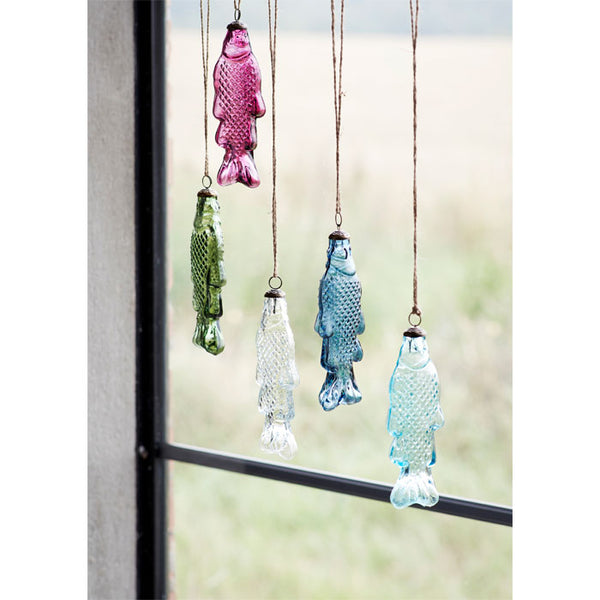 Hanging glass fish in 5 verschiedenen Farben von Madam Stoltz