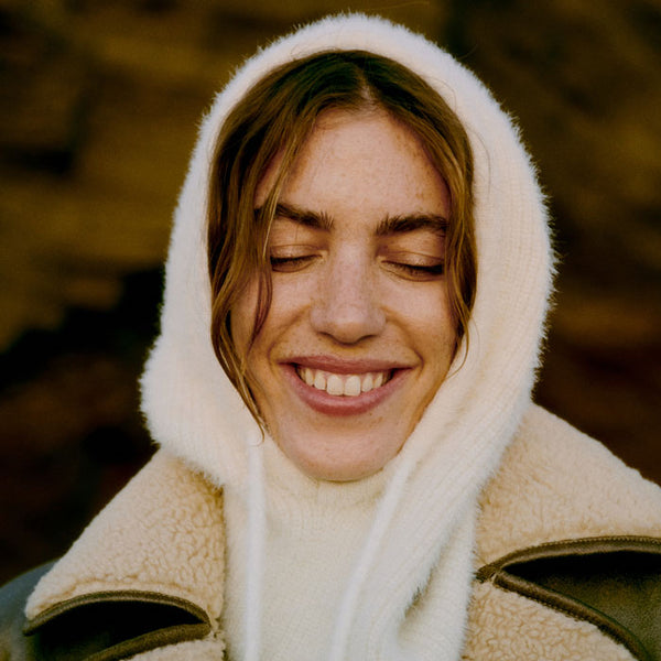 Kappe «Balaclava» in off-white von b.young