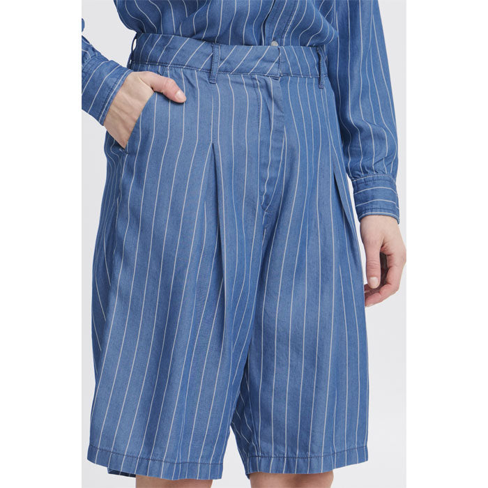 Shorts «Beccos» in blue pinstripe von ICHI