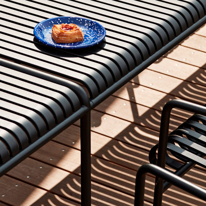 Enamel Deep Plate M in speckle blue von HAY